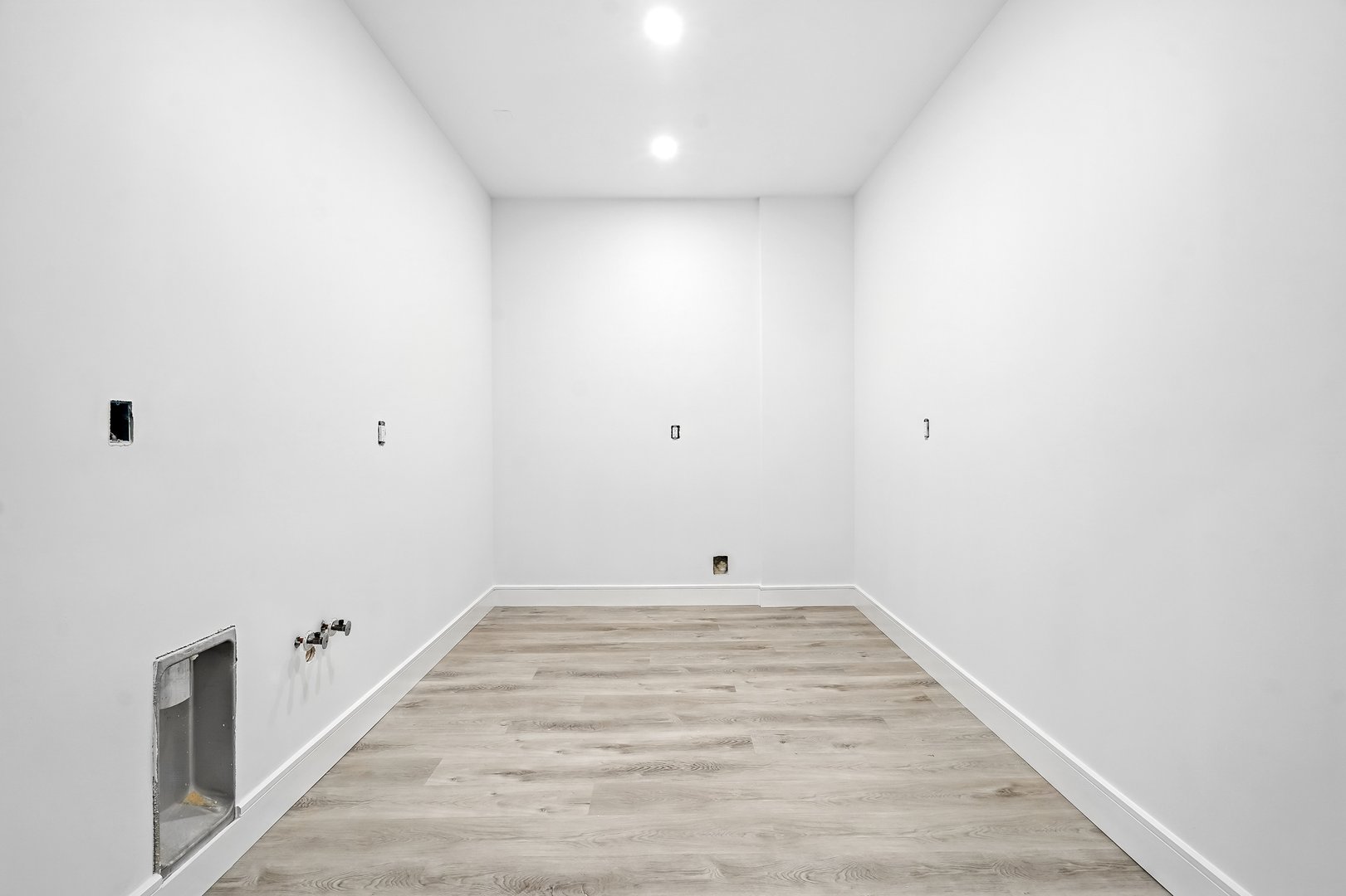 64 1/2 Exchange Place Photo 24