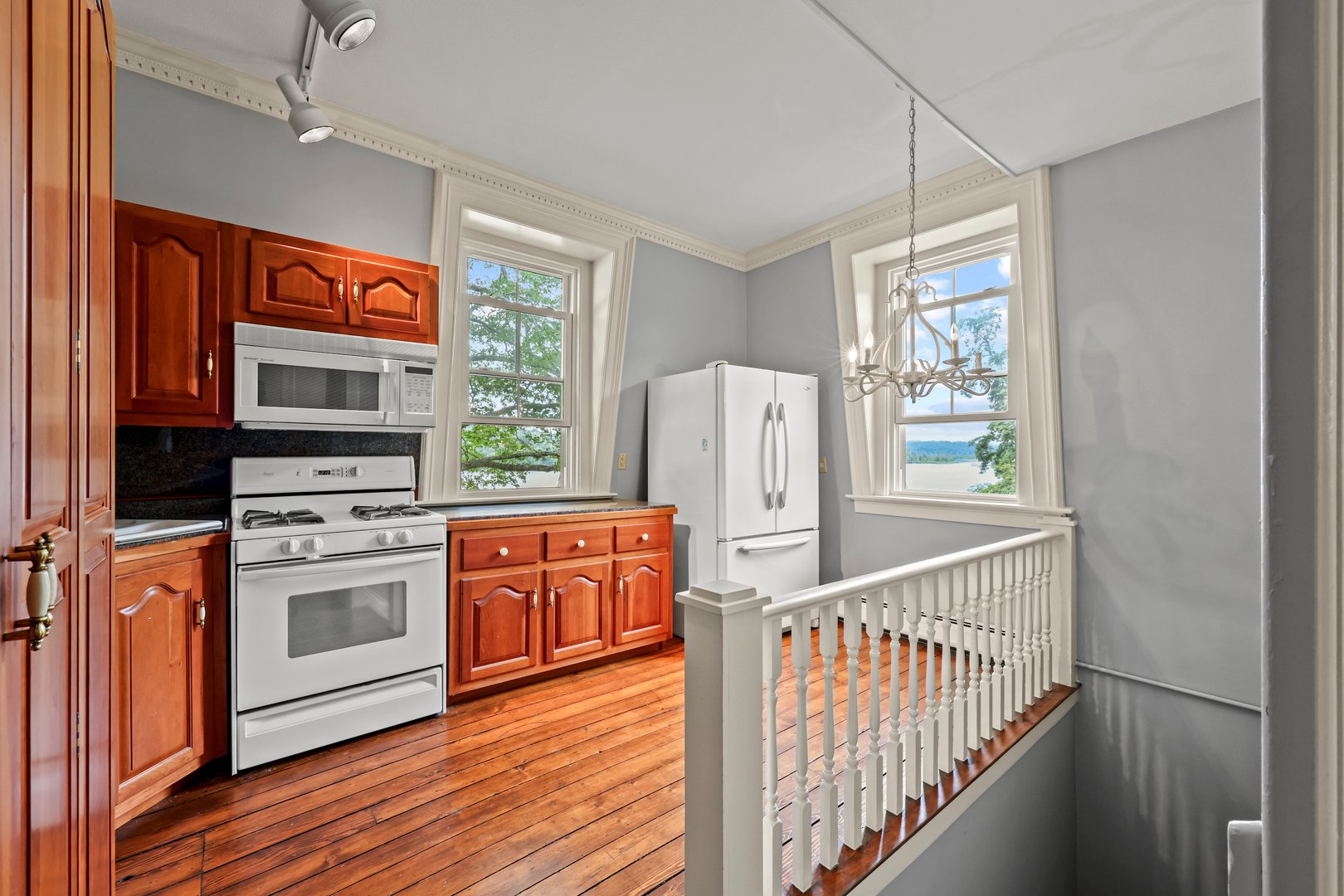 77 Main Street Photo 33