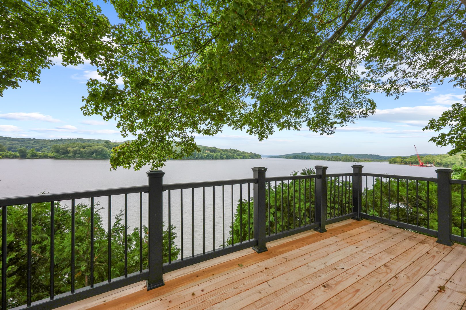 77 Main Street Photo 36