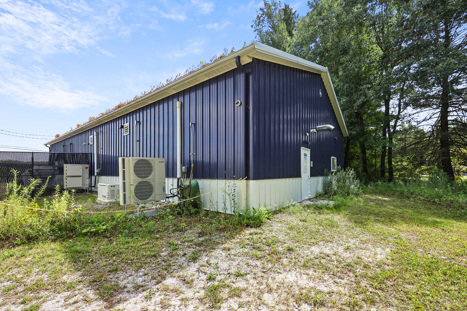 700 S Main St Photo 6