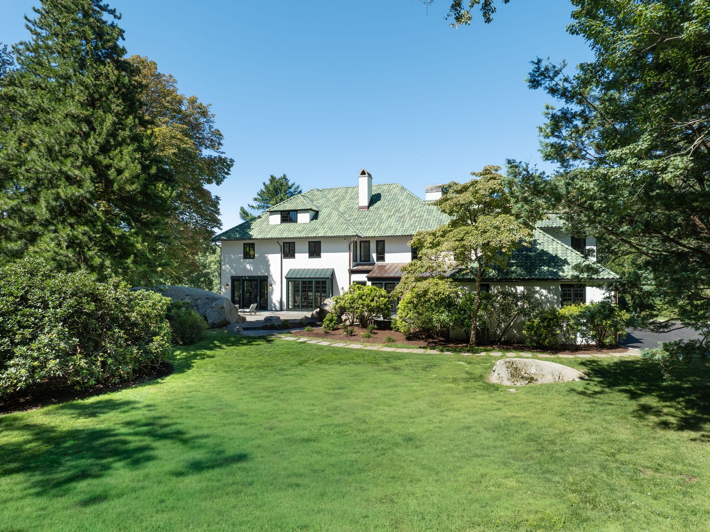 18 Tokeneke Trail Photo 5