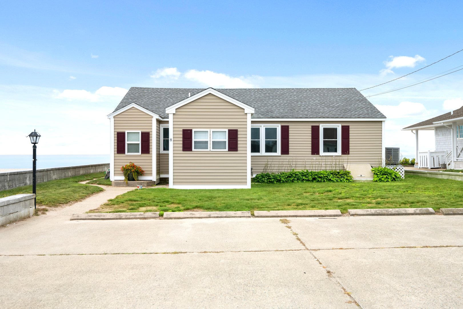 8 Belaire Manor Photo 7