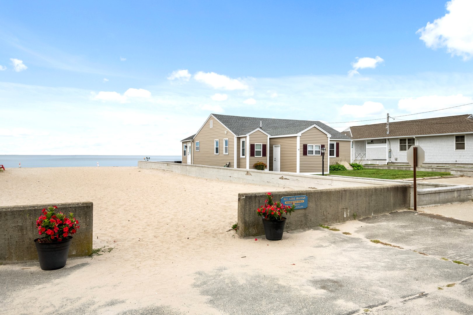 8 Belaire Manor Photo 8