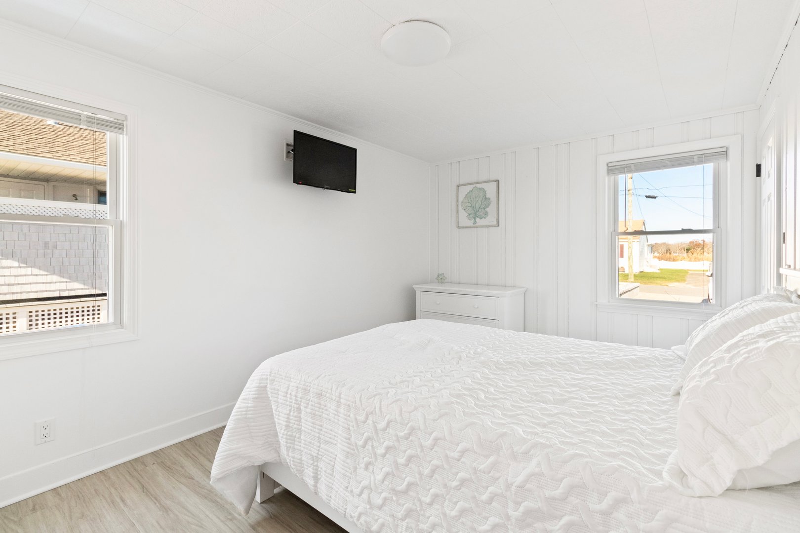 8 Belaire Manor Photo 24