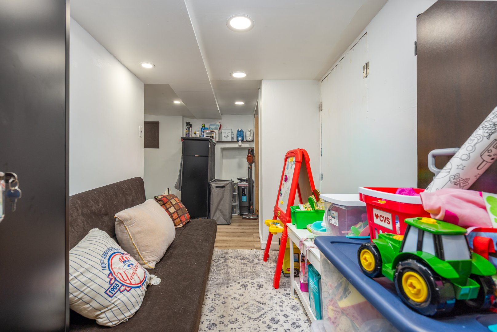 249 N Macquesten Parkway Photo 18