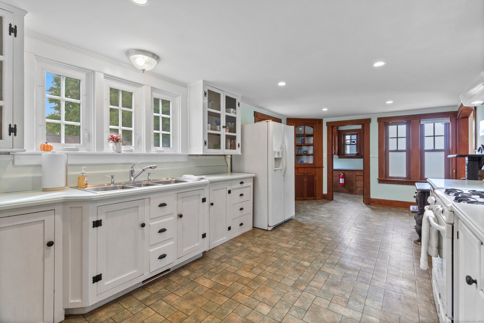 587 Taugwonk Road Photo 17