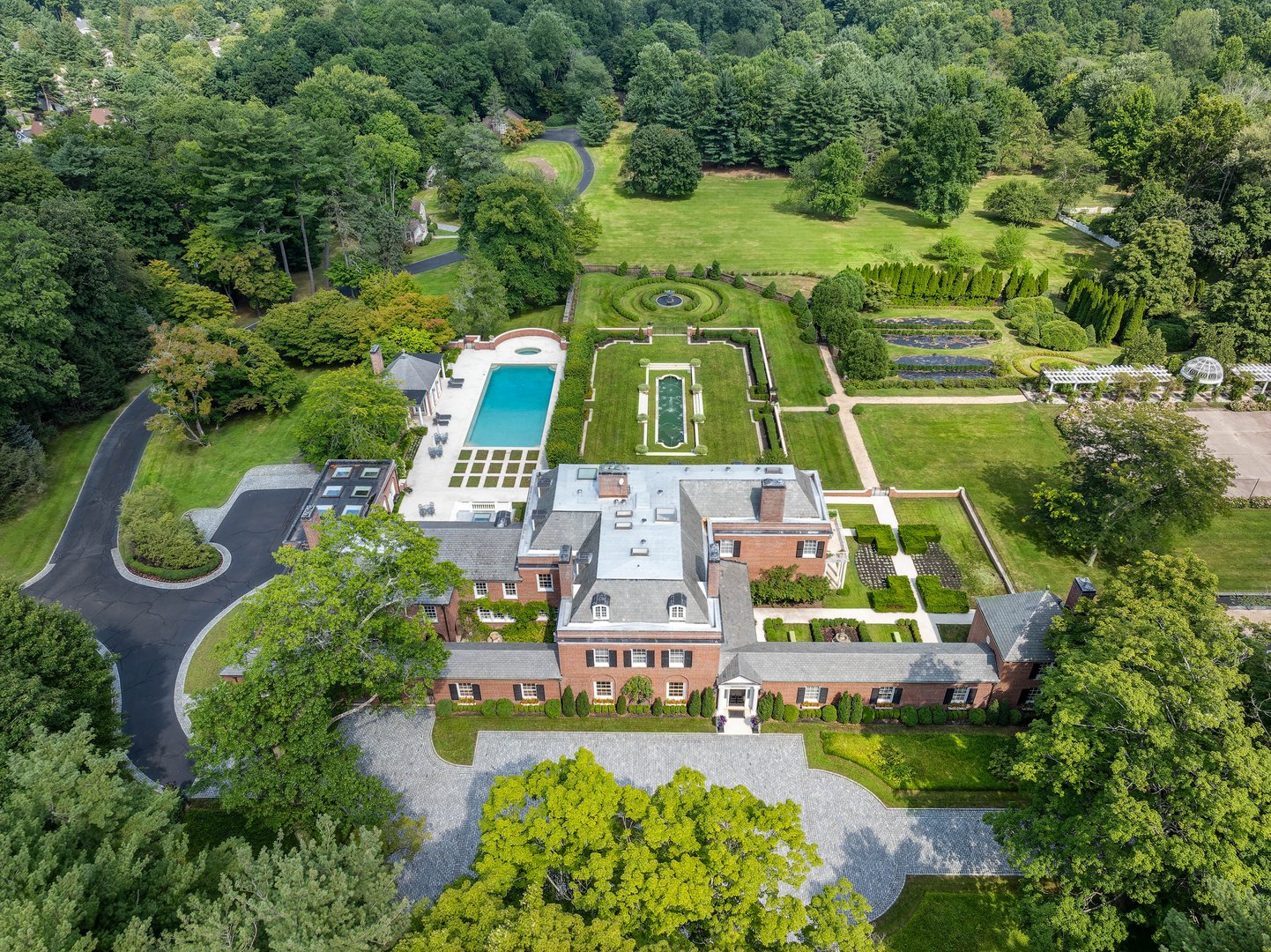 2525 Purchase Street Photo 3