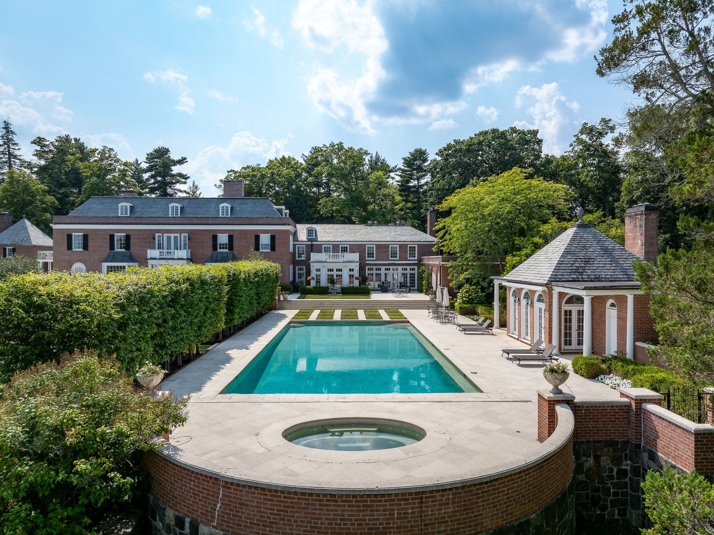 2525 Purchase Street Photo 5