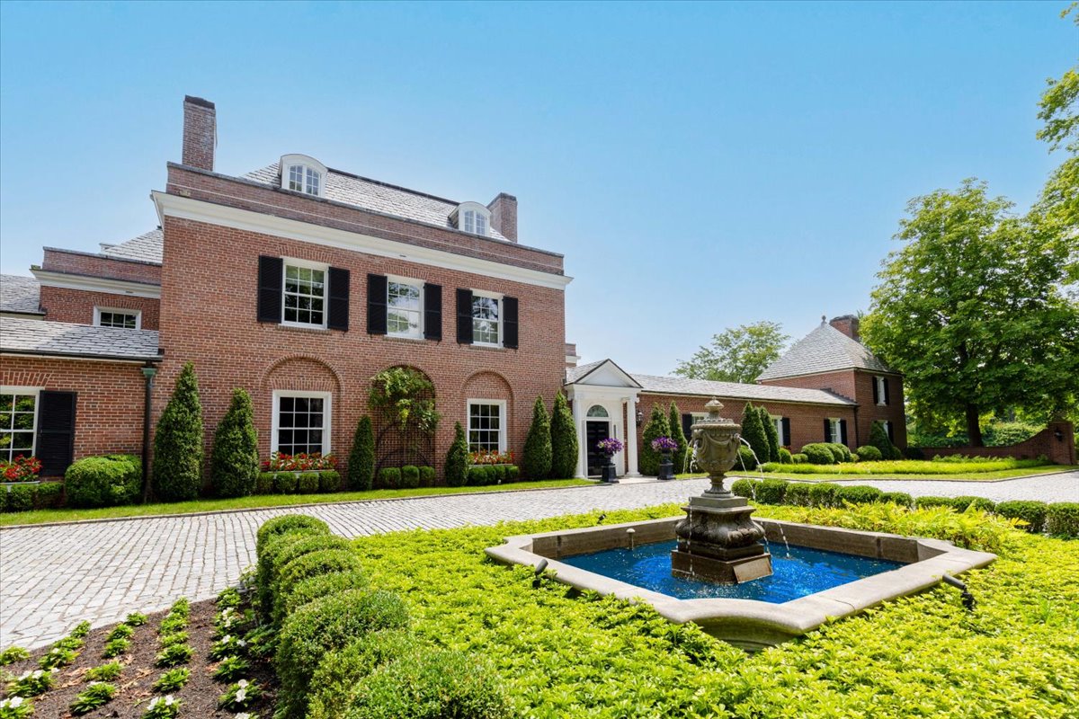 2525 Purchase Street Photo 16