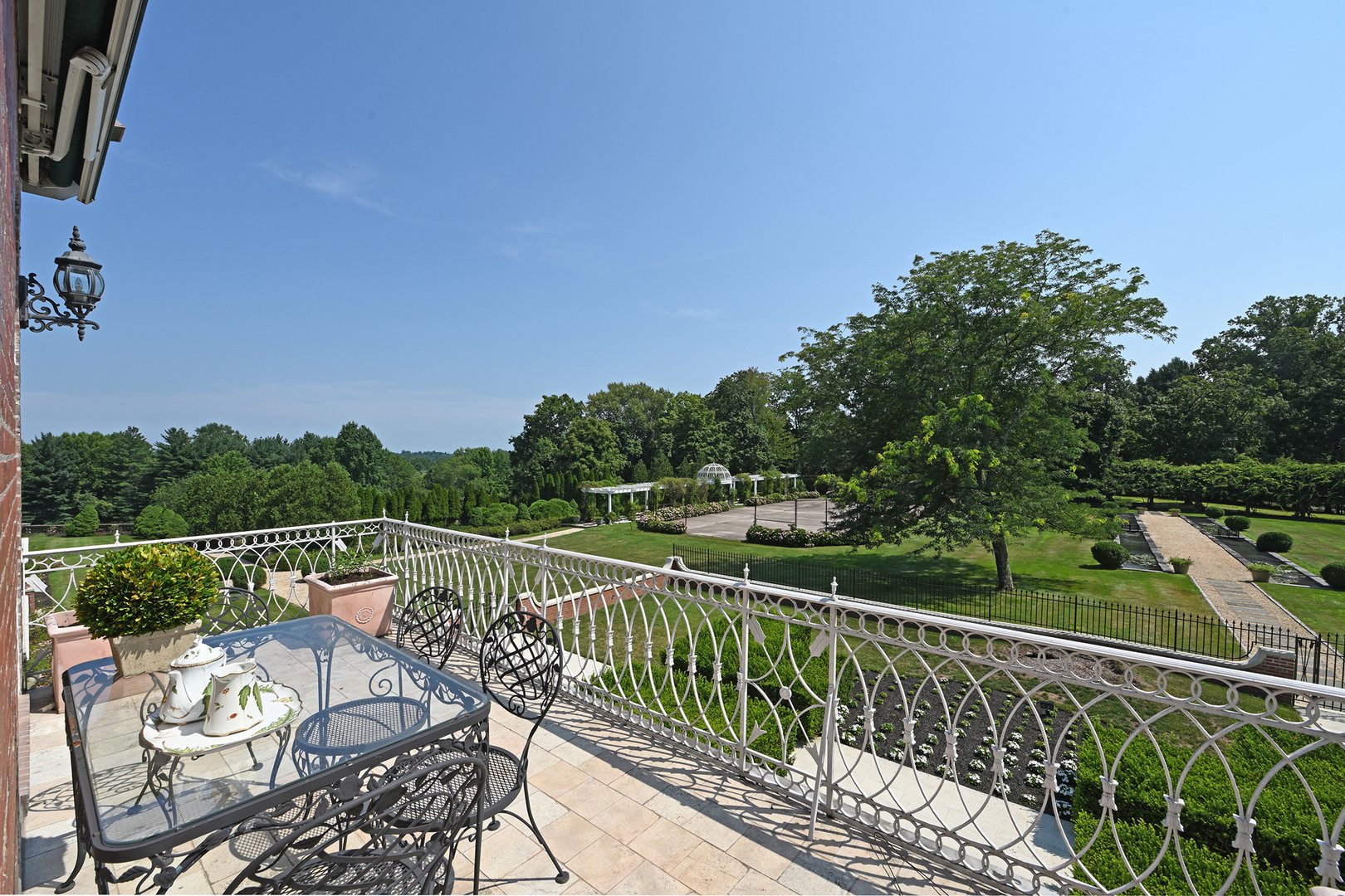 2525 Purchase Street Photo 47