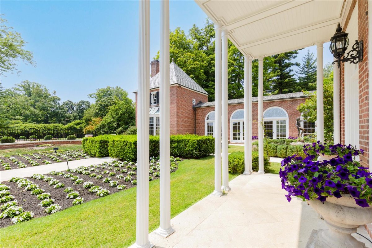 2525 Purchase Street Photo 65