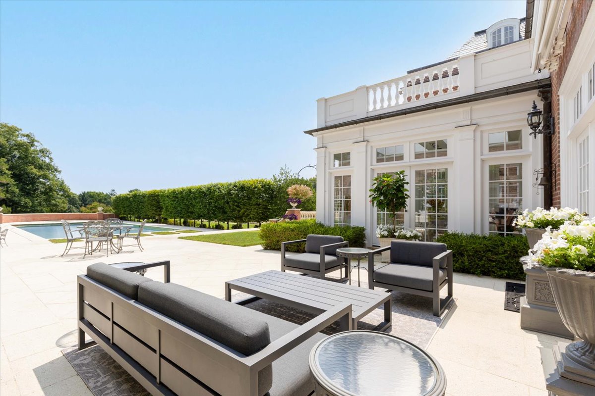 2525 Purchase Street Photo 66