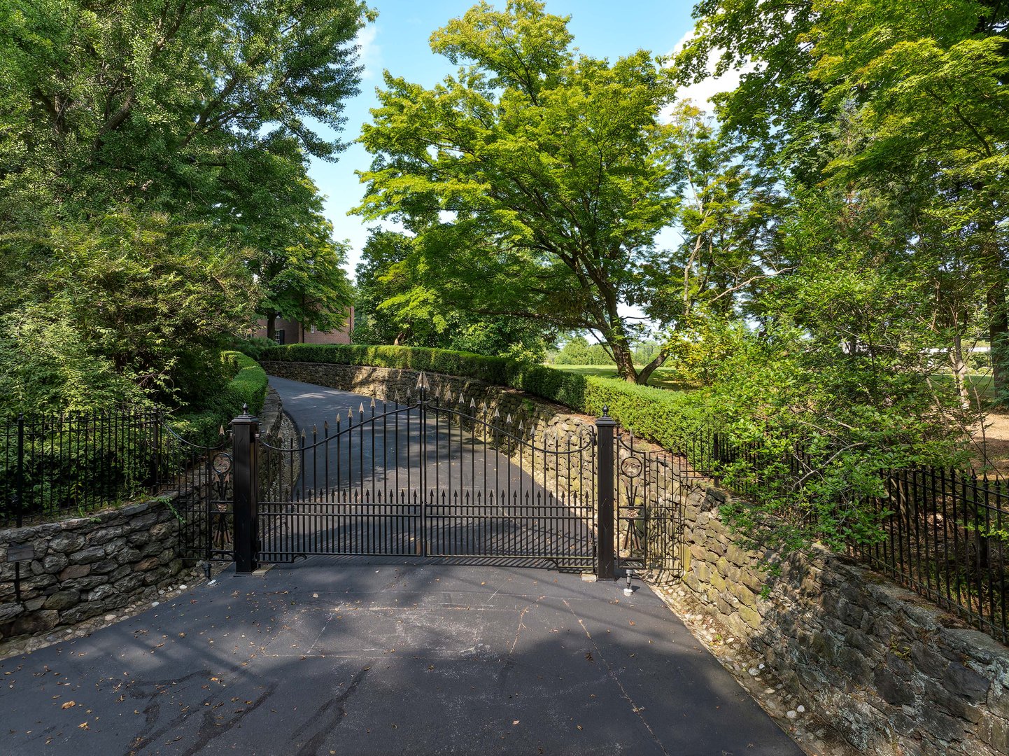 2525 Purchase Street Photo 75