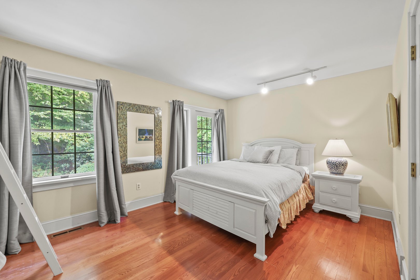 905 West Rd Photo 36