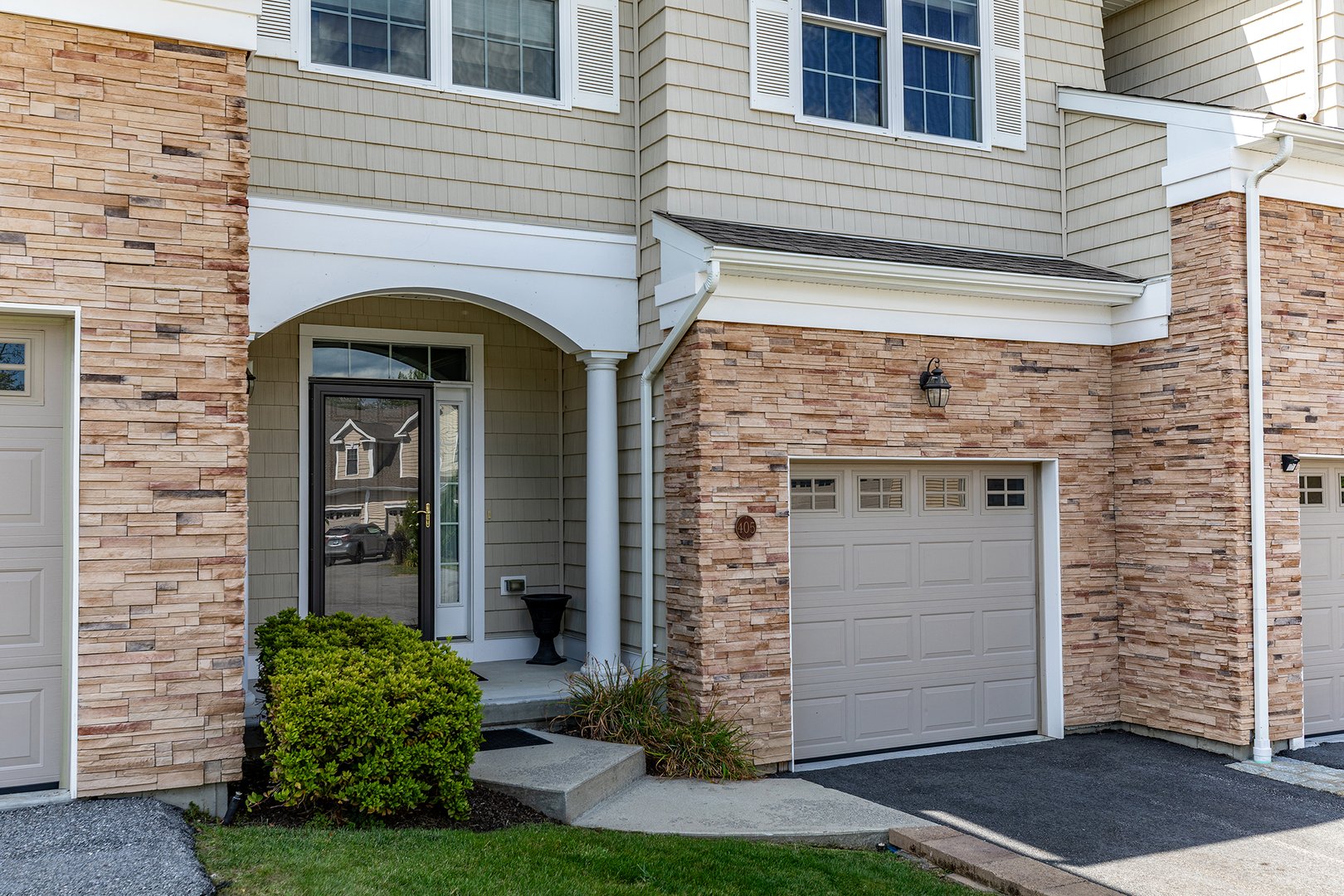 405 Hunter Drive #405 Photo 5