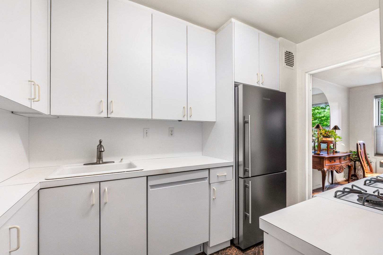 177 E Hartsdale Avenue  #2Y Photo 16