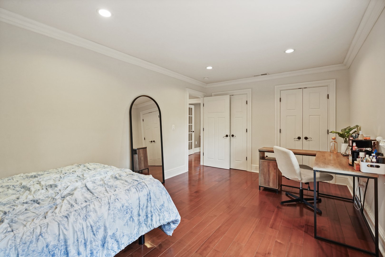 230 Spring Street Photo 28