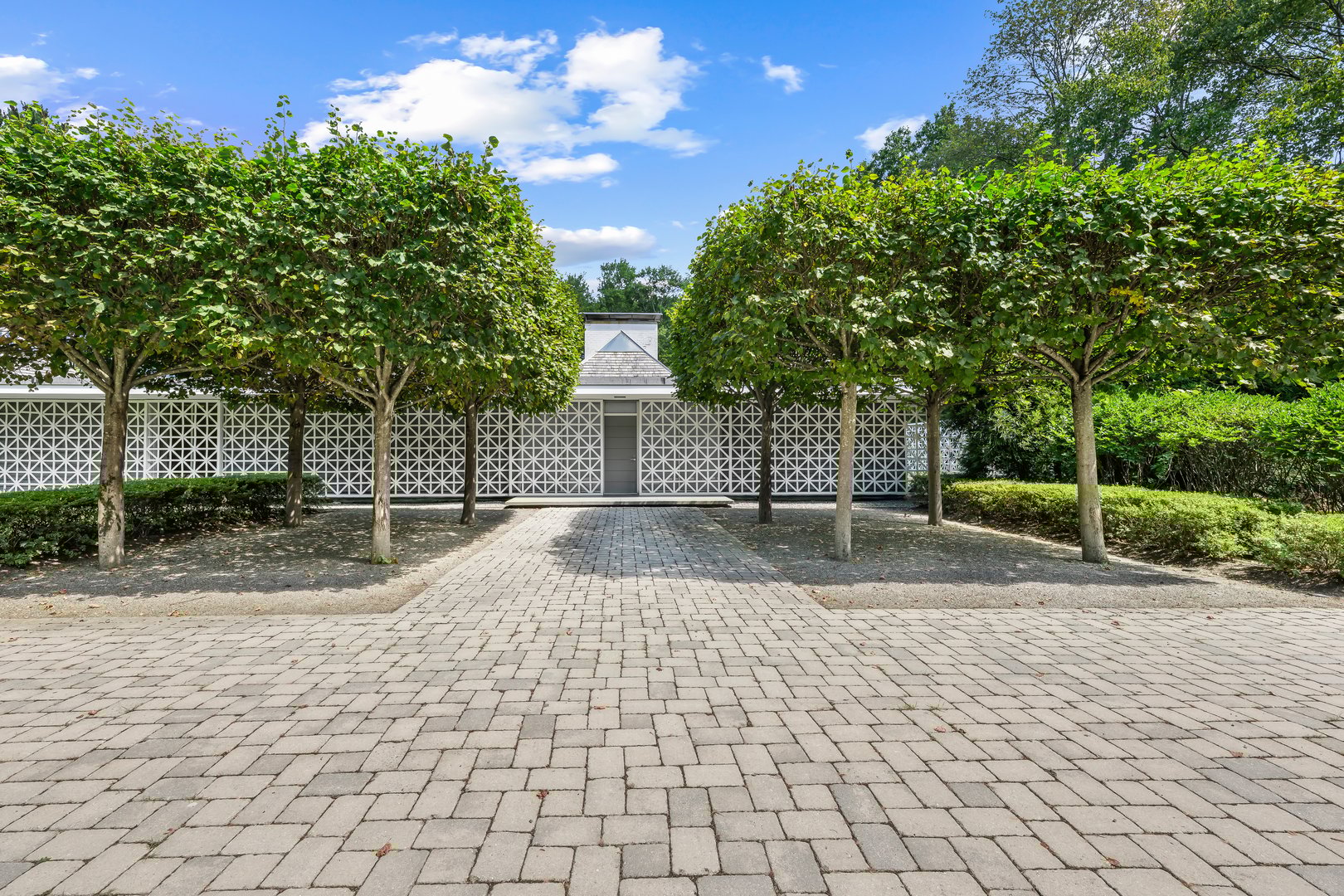 565 Oenoke Ridge Photo 1