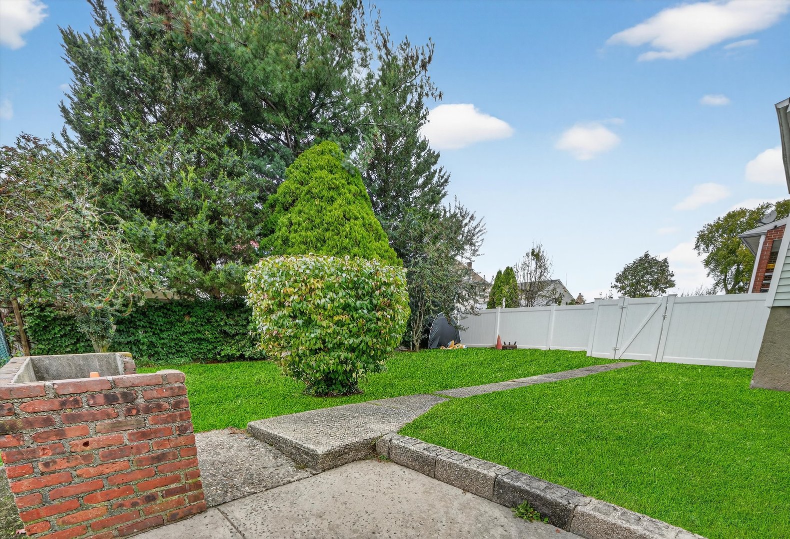 96 Inwood Avenue Photo 25