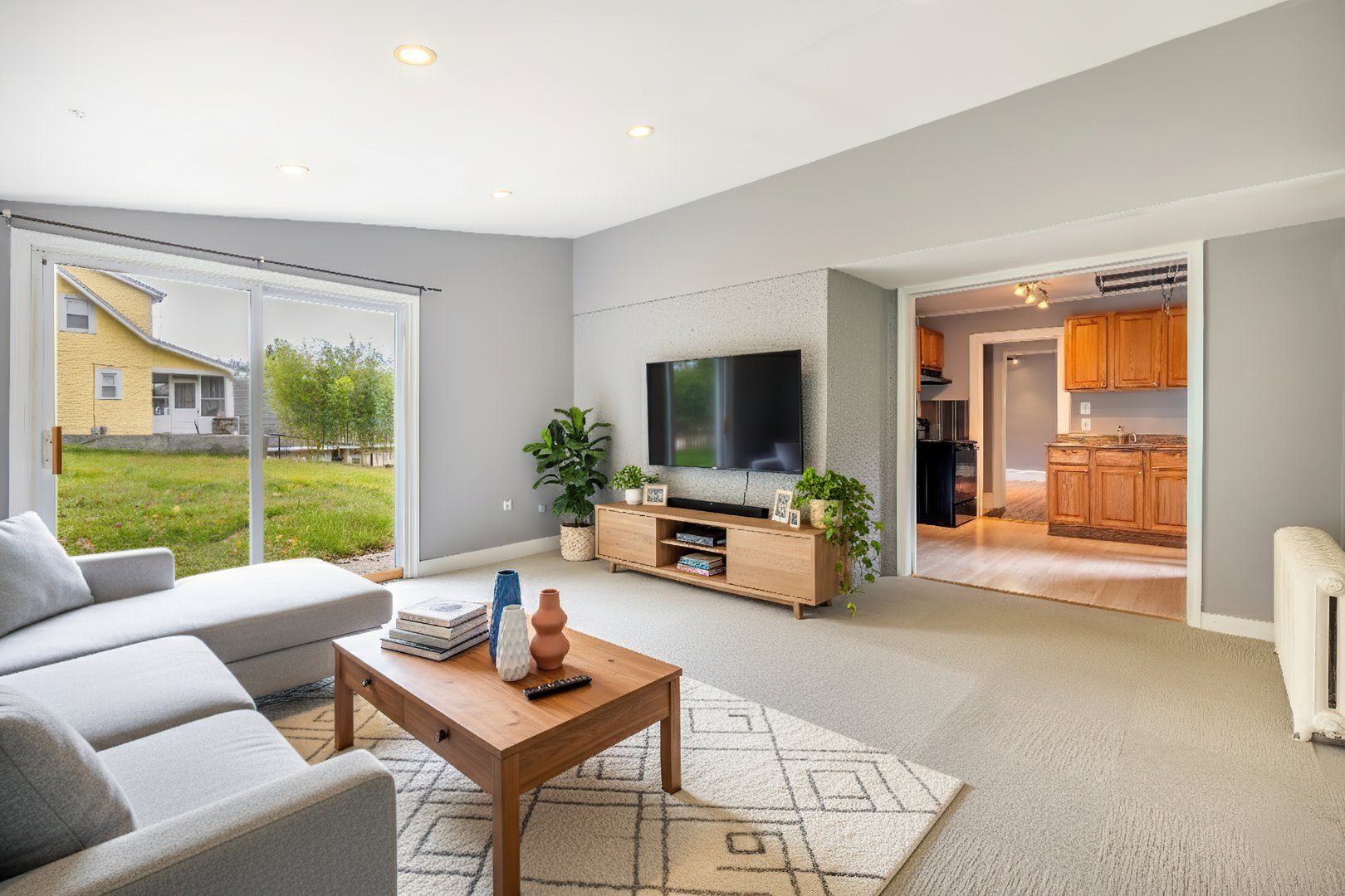 221 N Greeley Avenue Photo 10