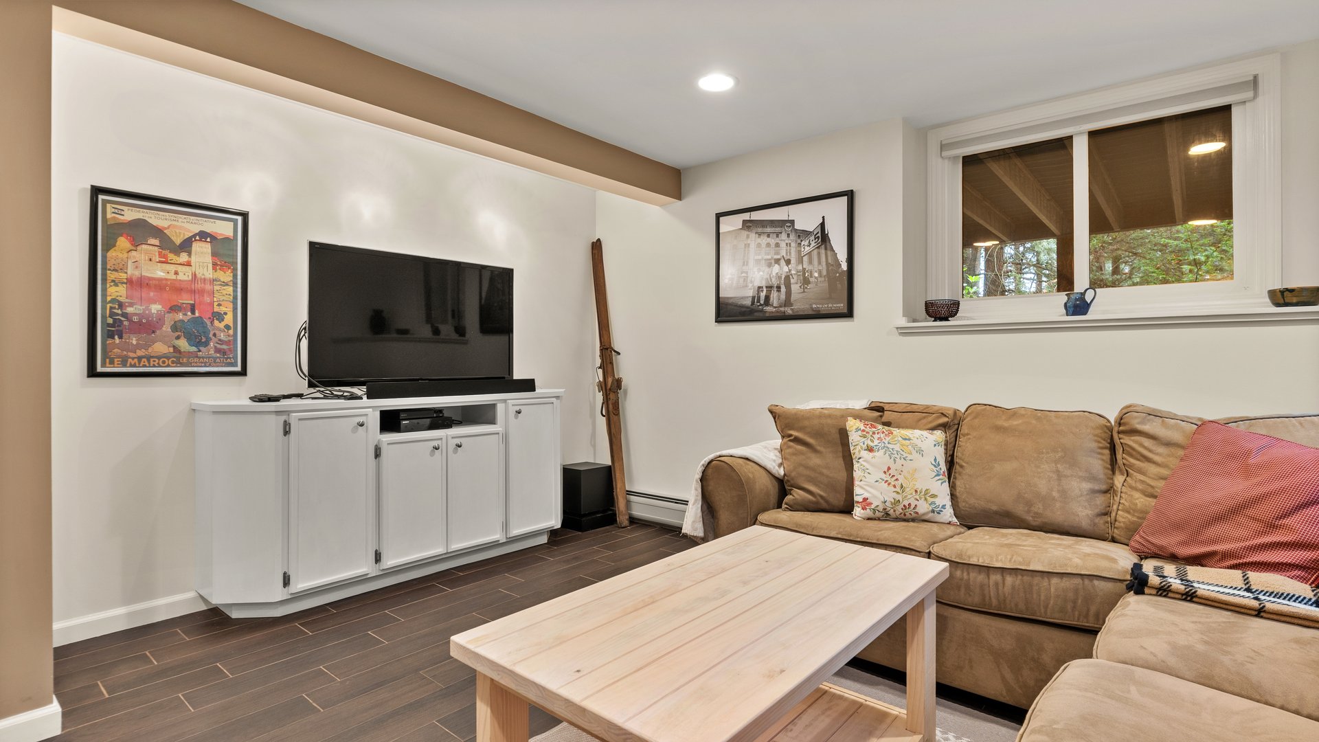 343 Lakeshore Dr Photo 6