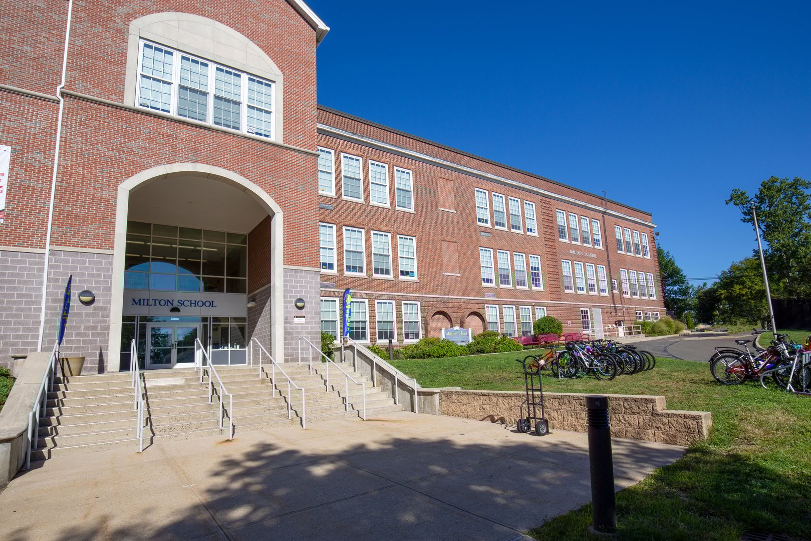 28 Everett Street Photo 13