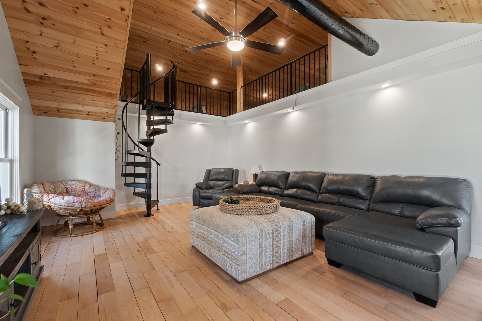 11 Pearl Street Photo 3