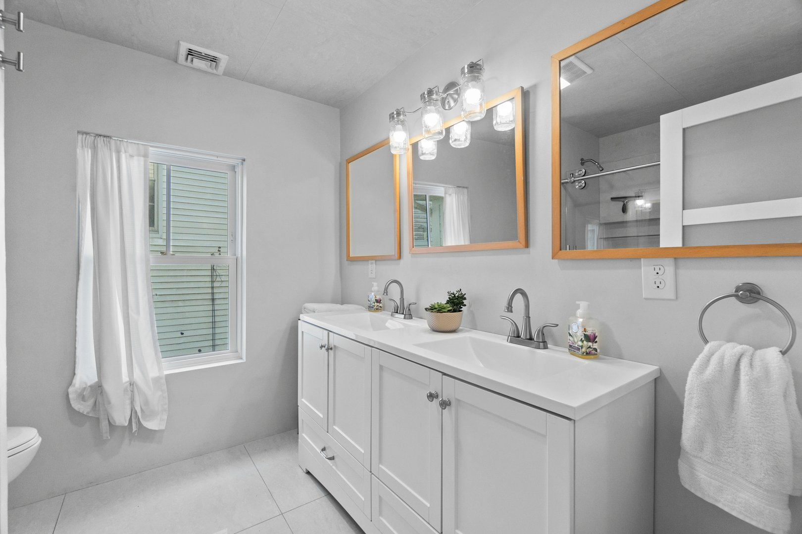 11 Pearl Street Photo 22