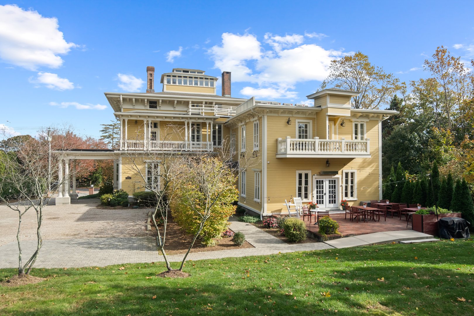 15 Elm Street Photo 4