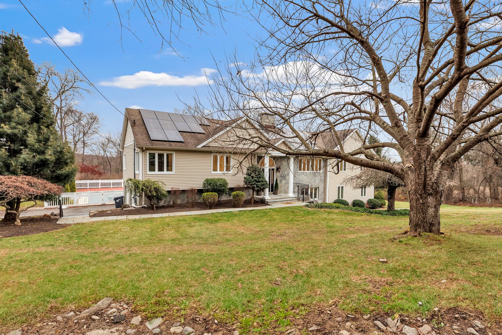 28 Hillside Drive Photo 3