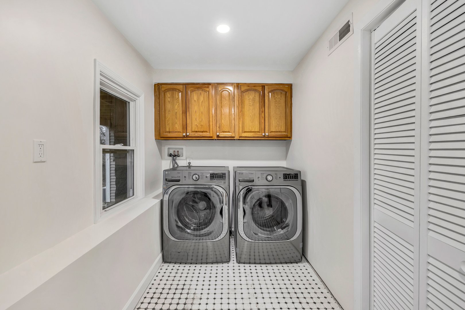 28 Hillside Drive Photo 33