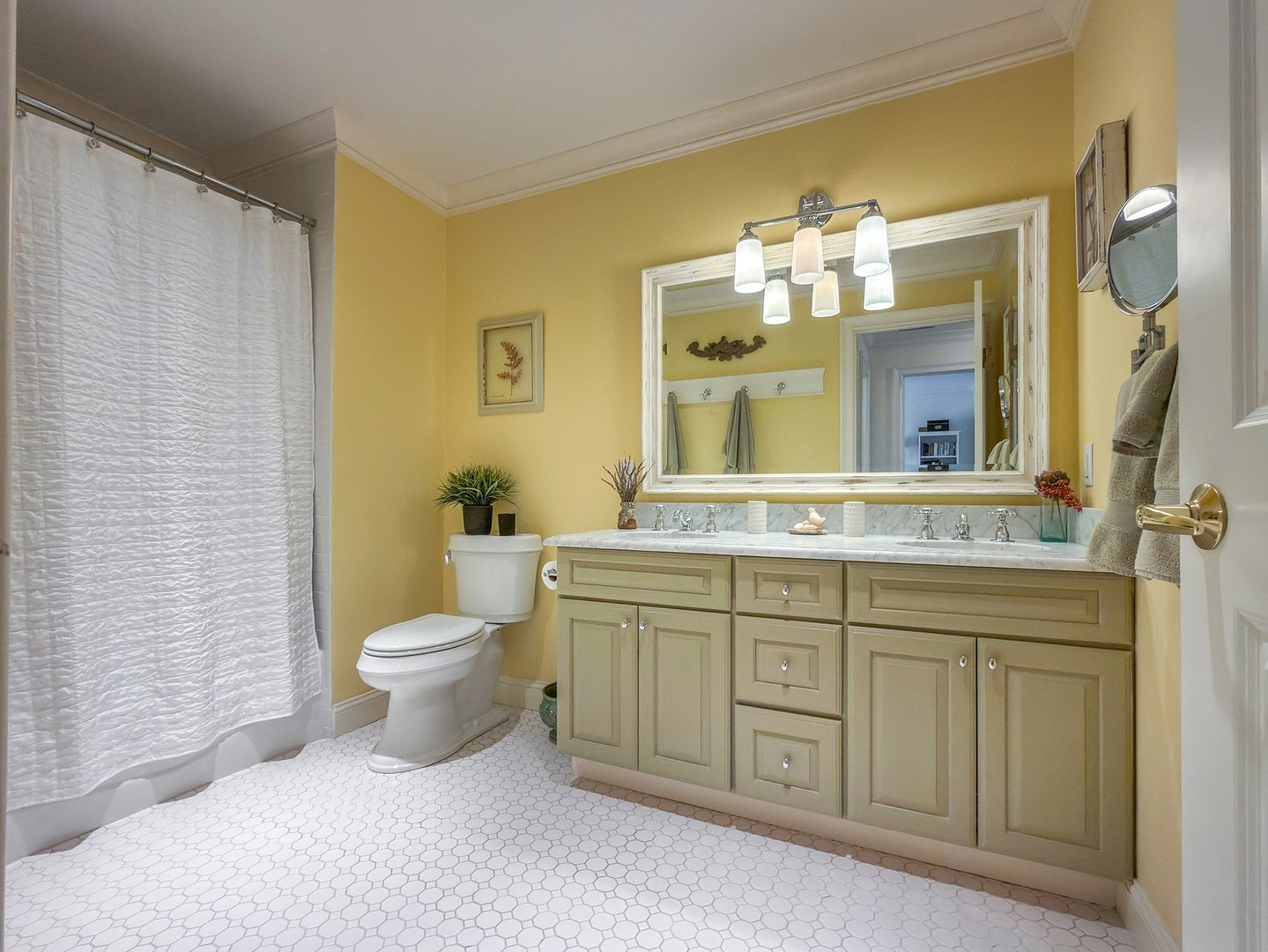 250 Hunter Drive #250 Photo 23