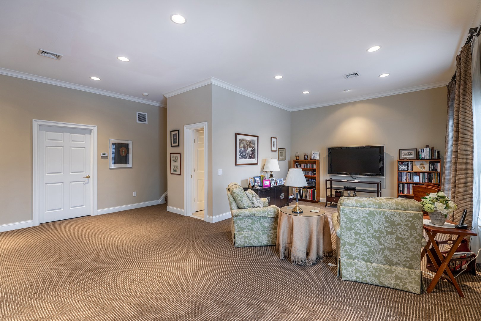 250 Hunter Drive #250 Photo 25