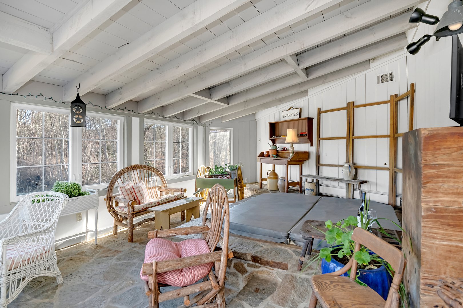 49 Upper Road Photo 32