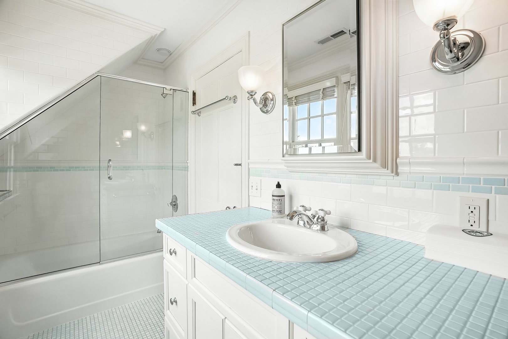 6 Club Road Photo 18