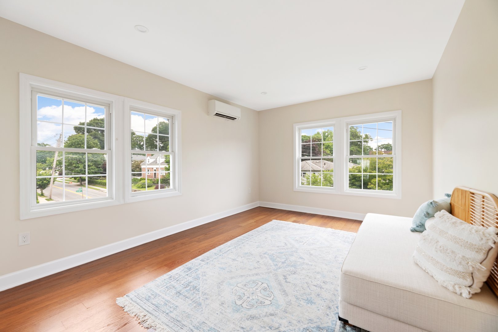 209 Van Cortlandt Park Avenue Photo 16