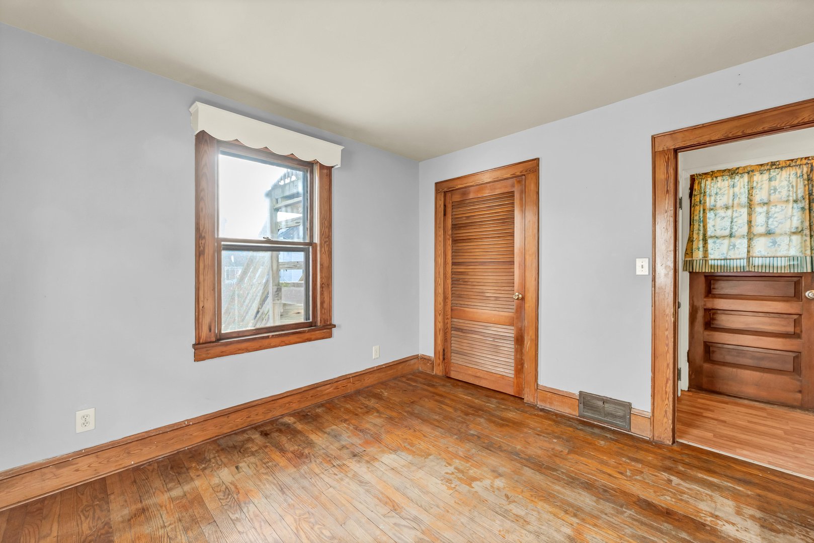 18 James Street Photo 7