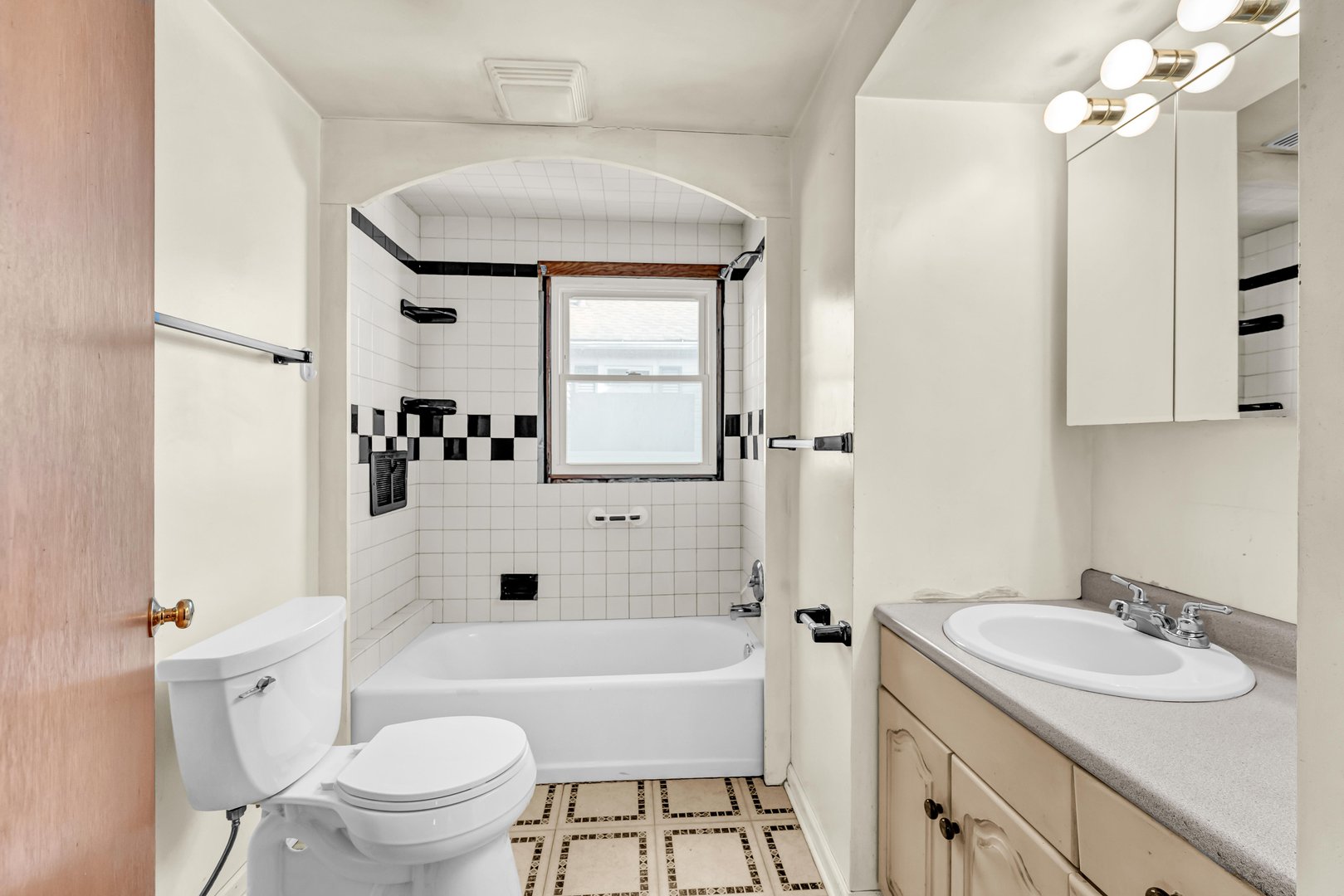 18 James Street Photo 17