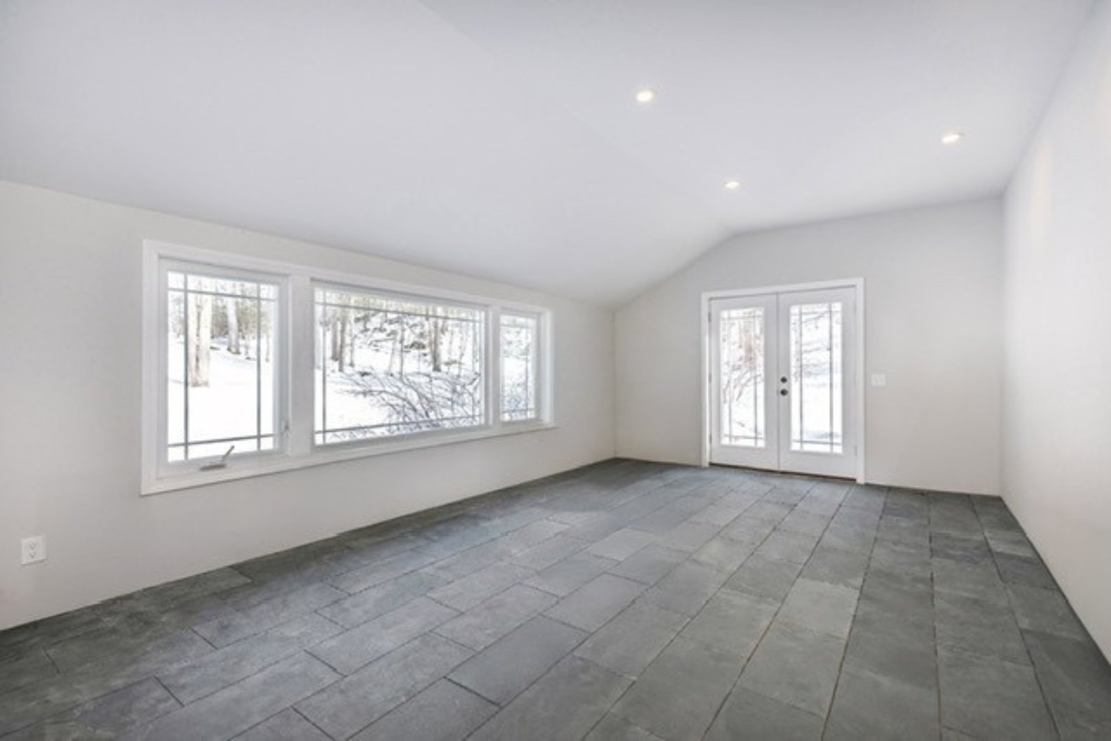 102 Wykeham Road Photo 19