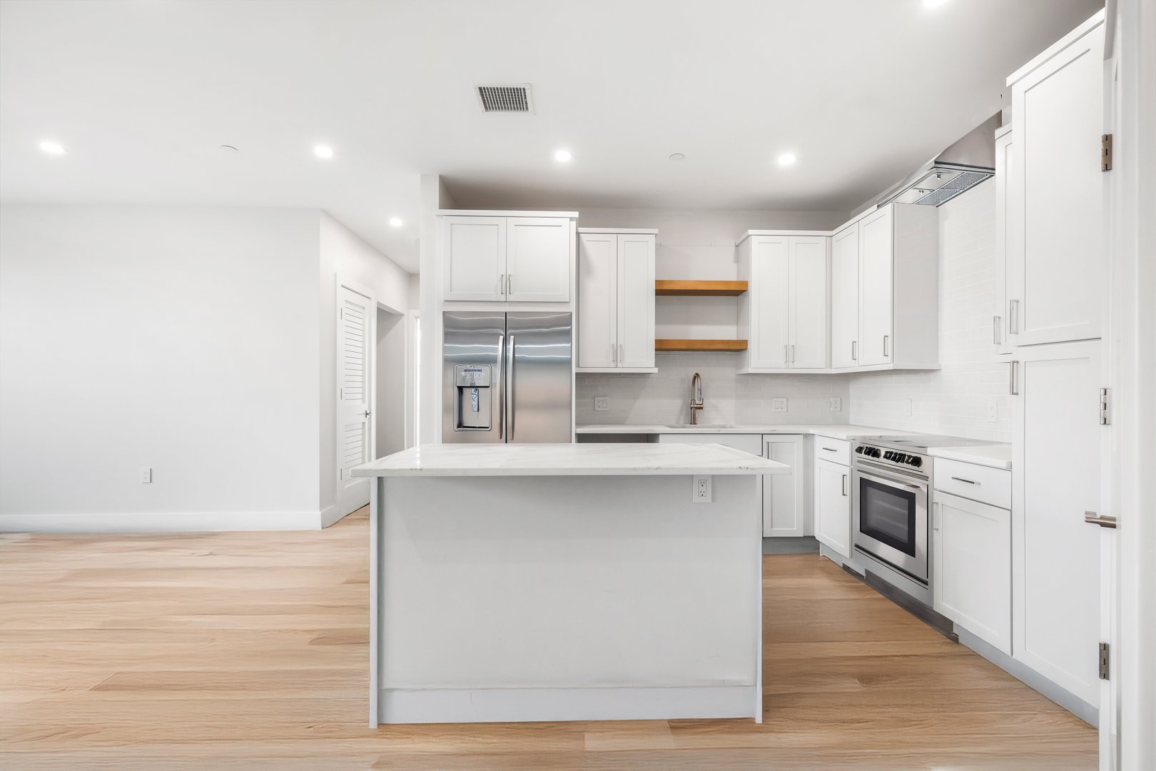 132 Halstead Avenue  #4D Photo 4