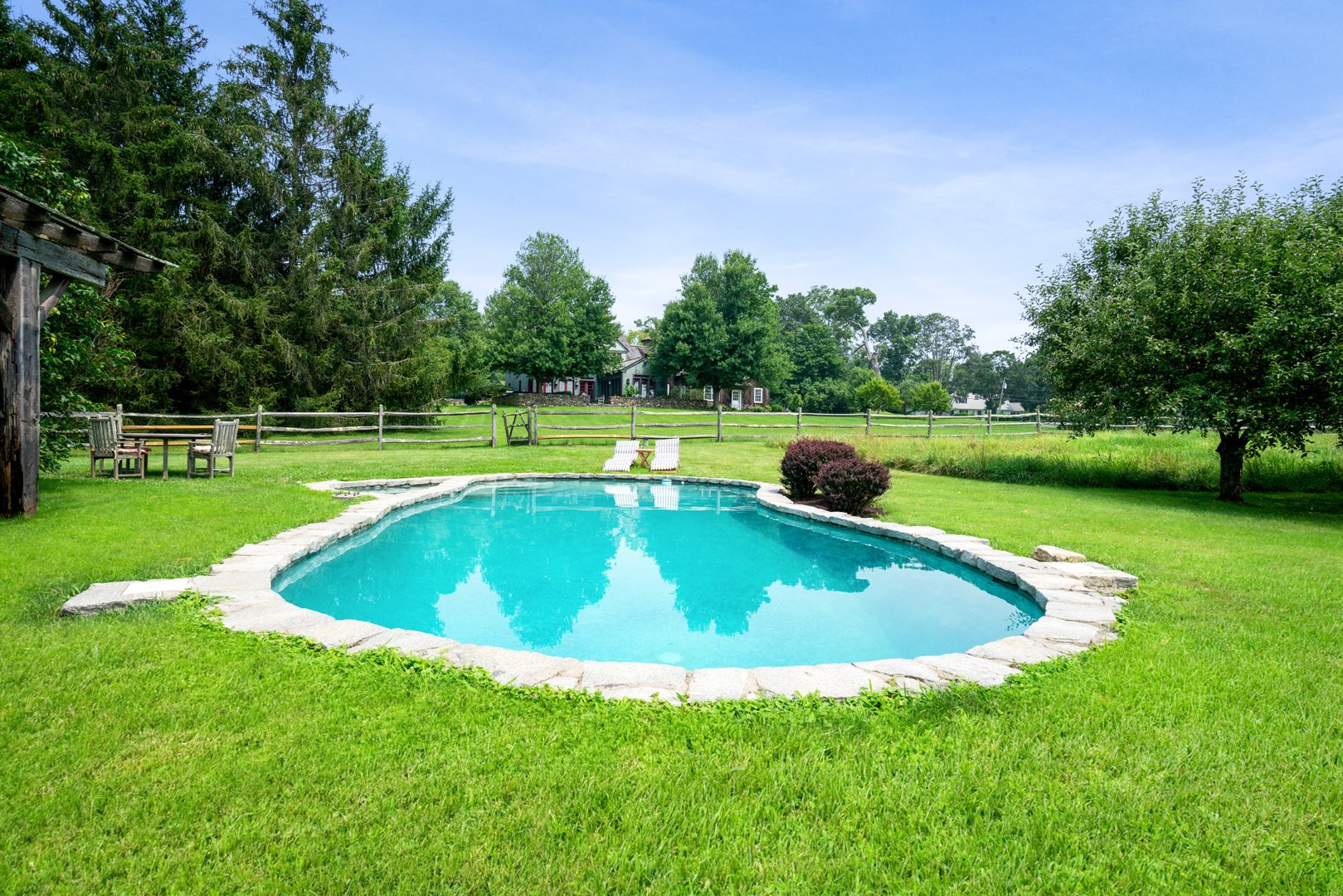 35 Northrop Street Photo 24