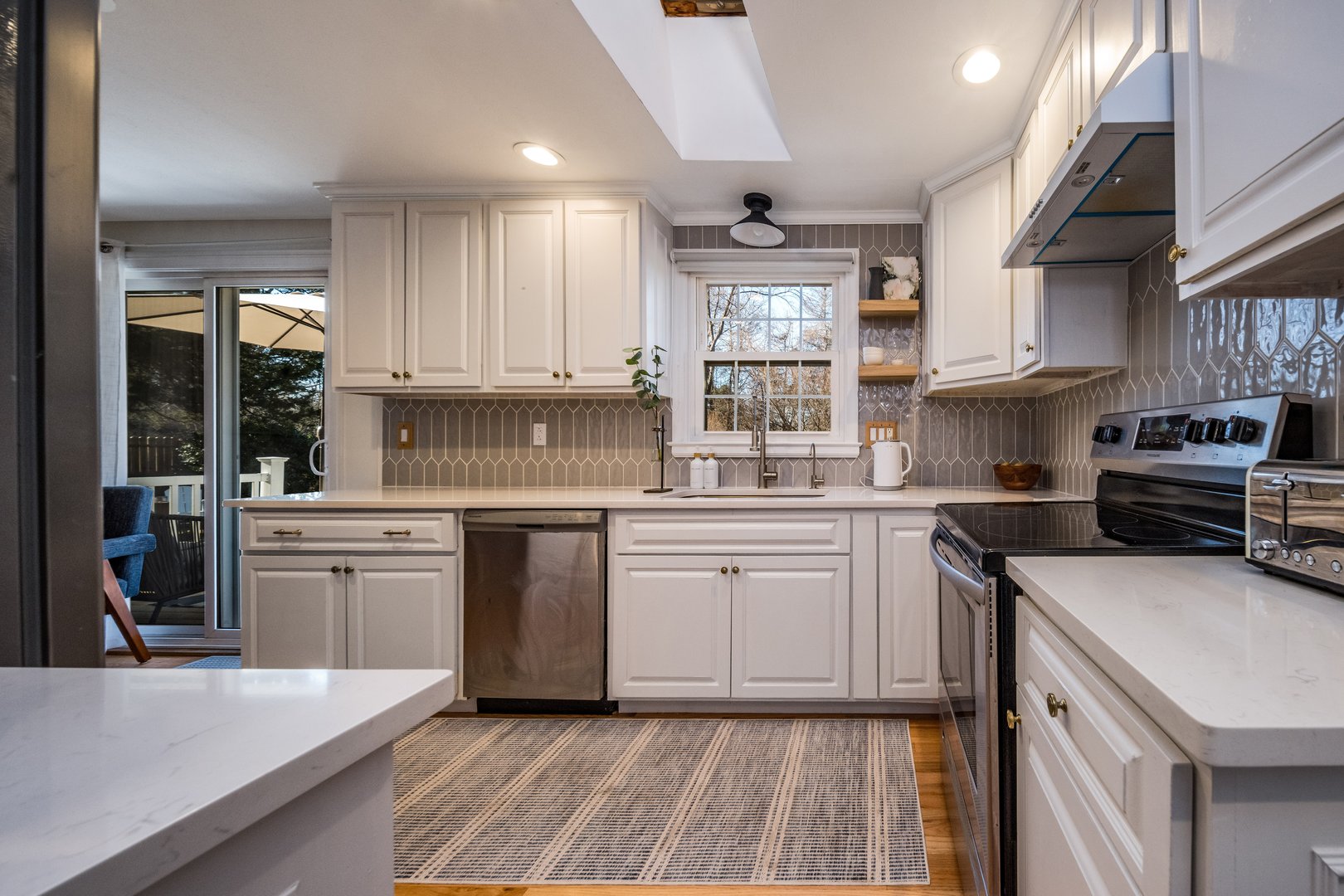 99 Maple Avenue Photo 10