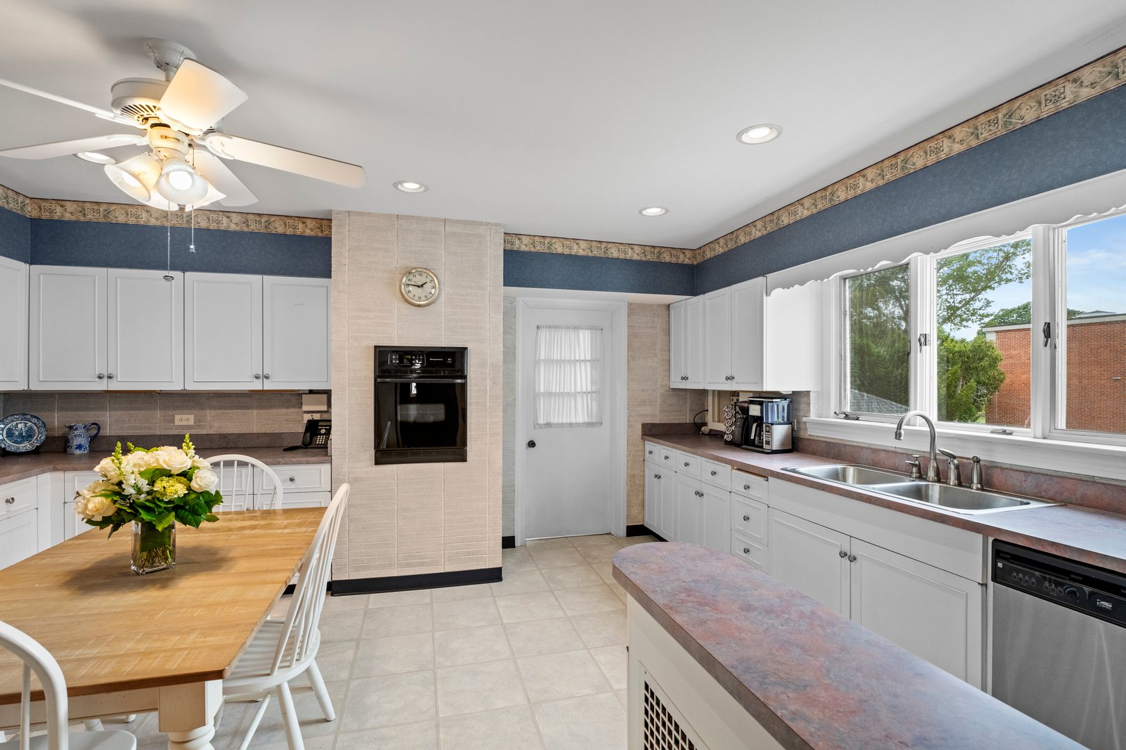 32 East Main Street Photo 8