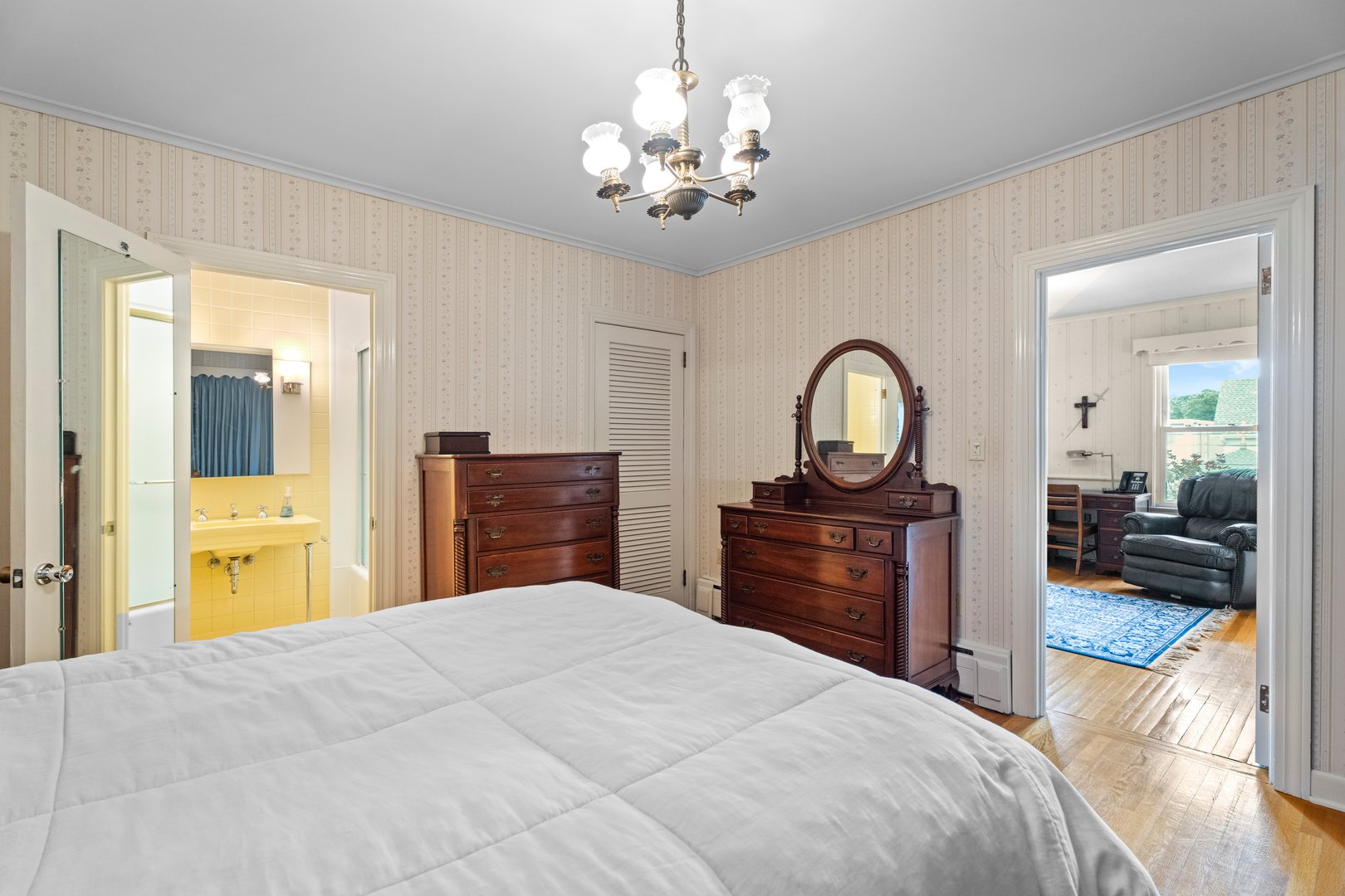 32 East Main Street Photo 16