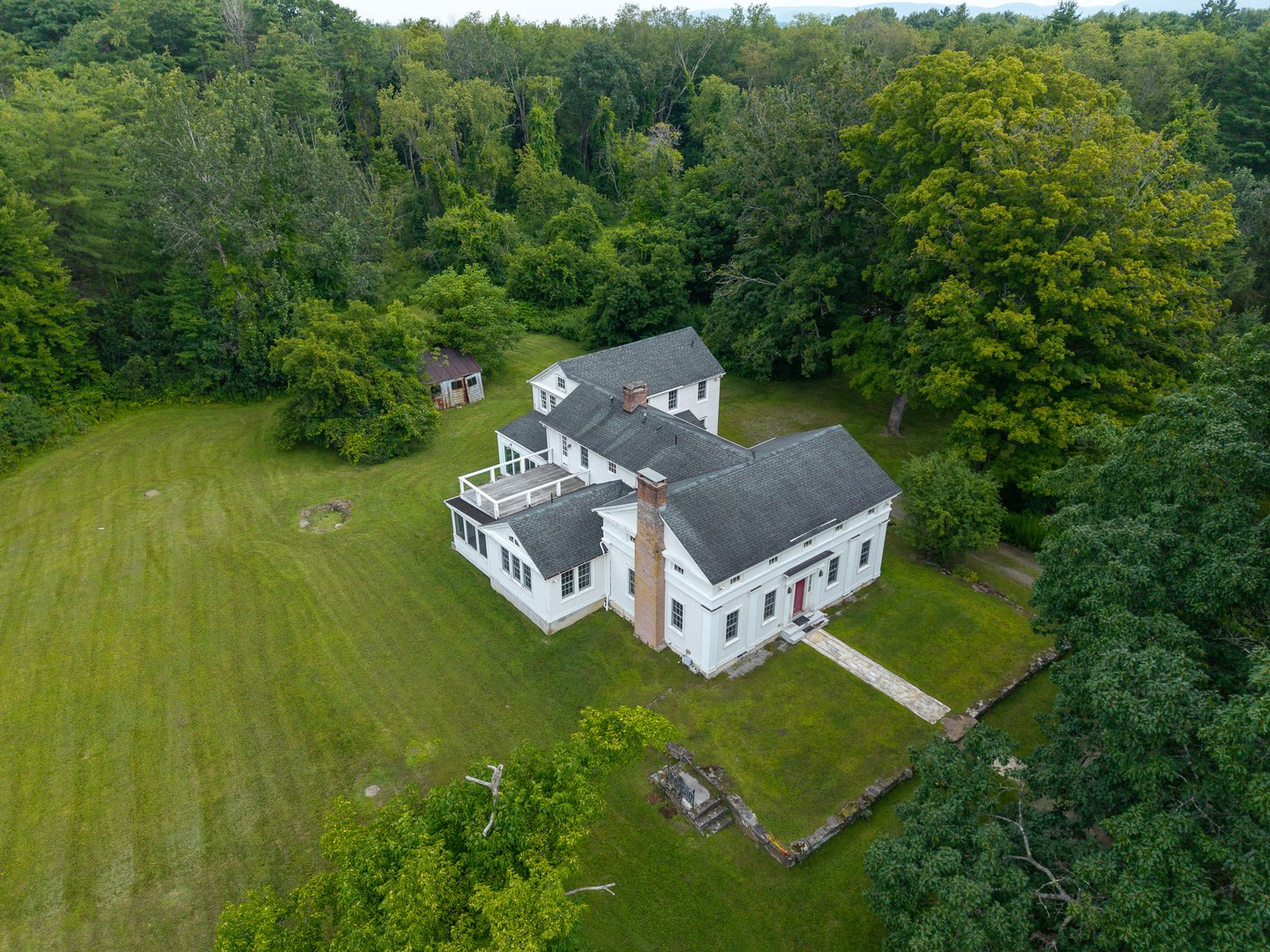 560 Stockbridge Rd Photo 2