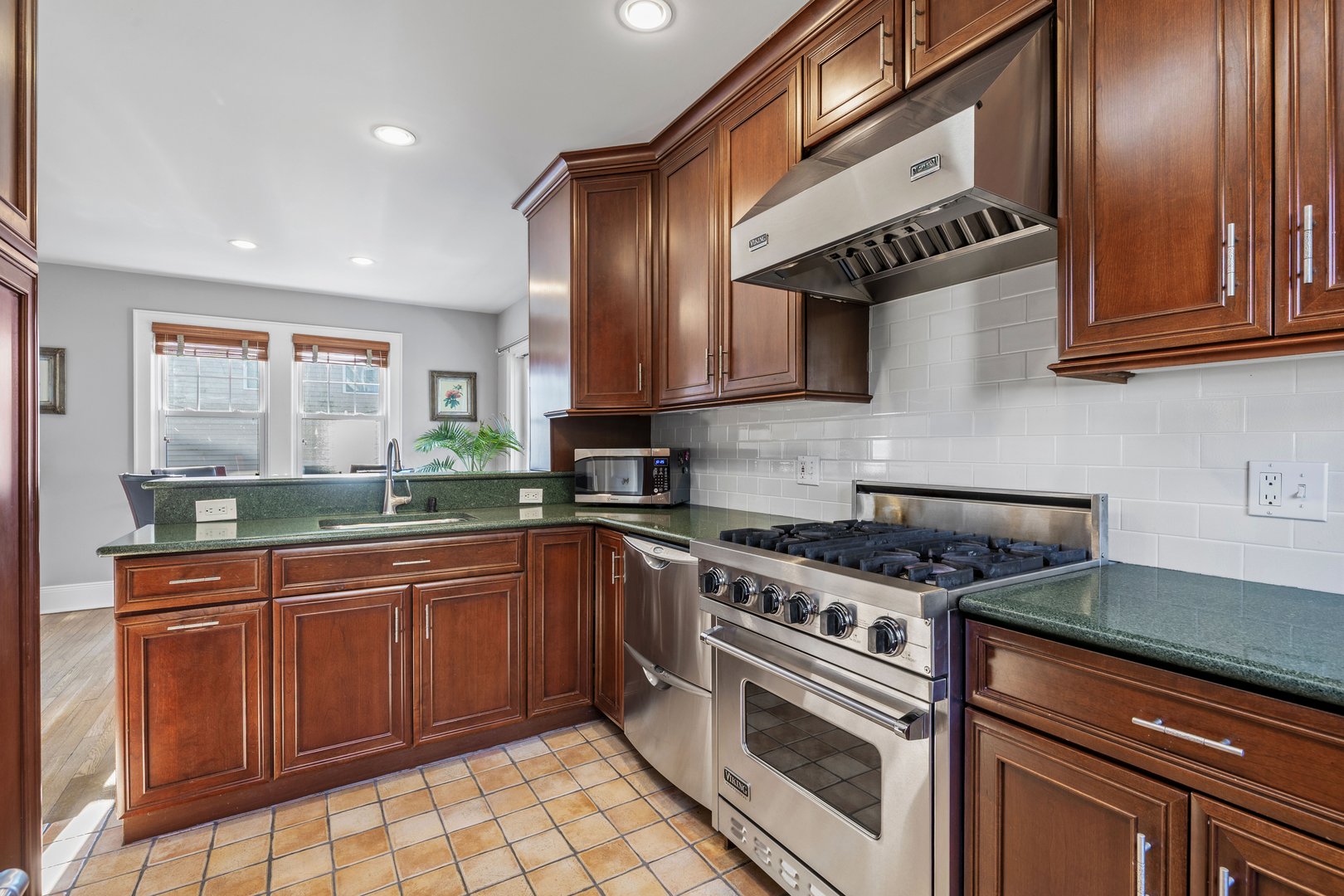 8 Glen Avenue Photo 9