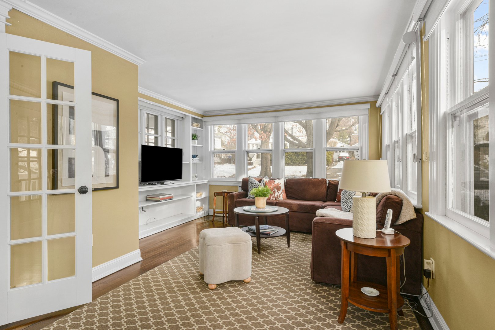 677 James Street Photo 8