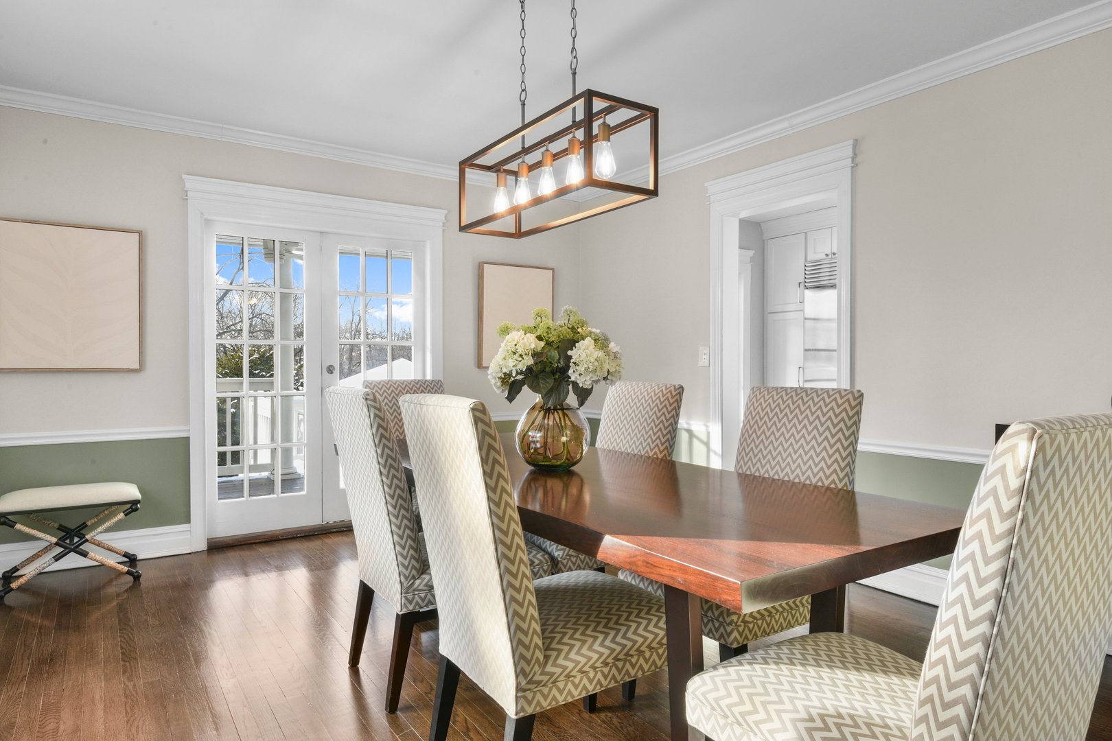 677 James Street Photo 9