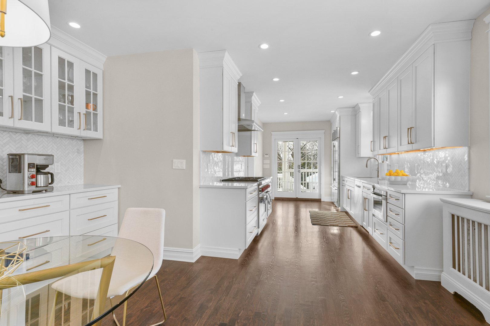 677 James Street Photo 15