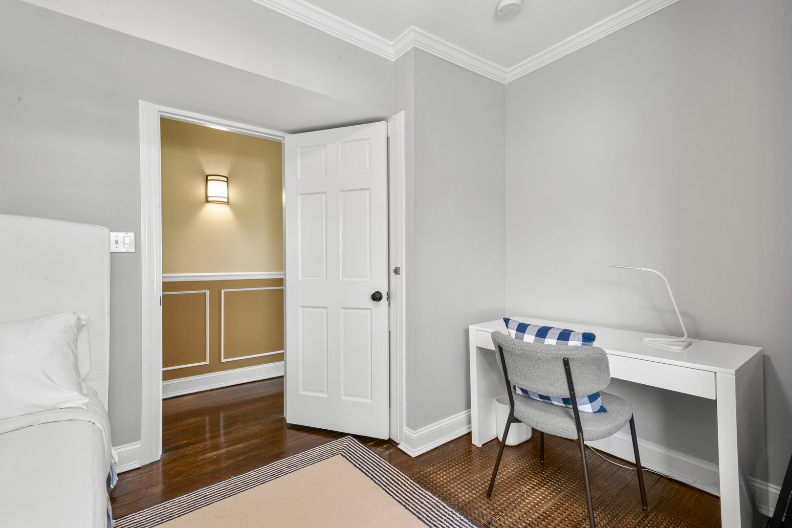 677 James Street Photo 21